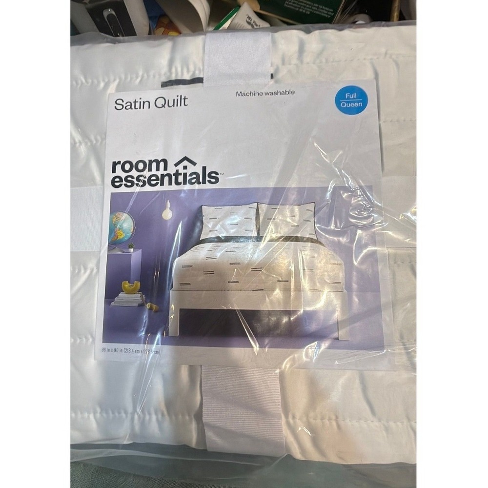 #7 Room Essentials White Black Stripes Satin Quilt Full Queen 86x90 Bedding